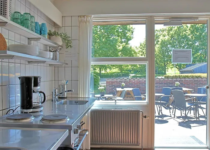 Отель Flinten *