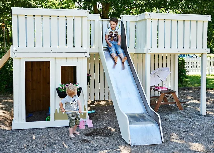 Отель Flinten *